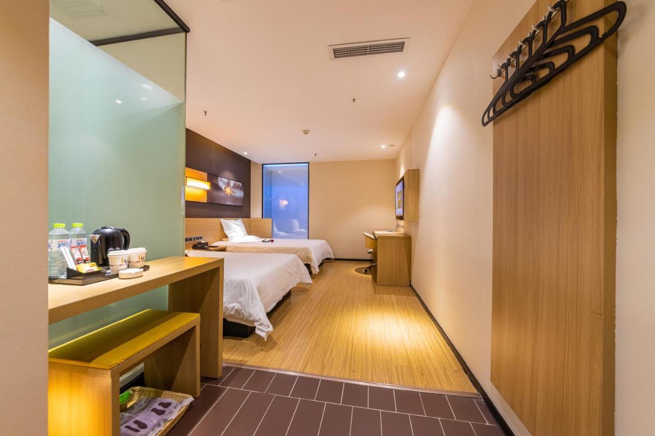 Iu Hotel Chongqing Jiefangbei Buitenkant foto