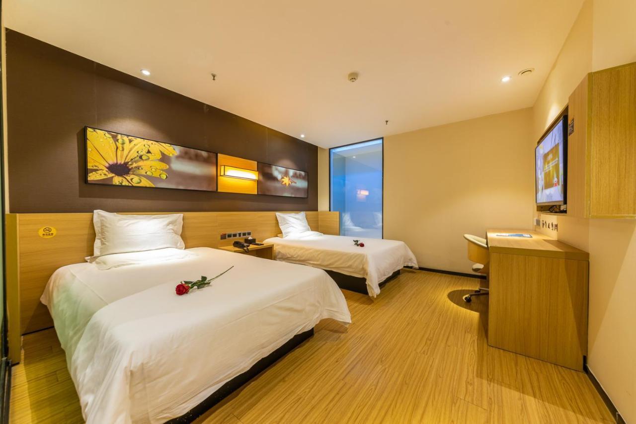 Iu Hotel Chongqing Jiefangbei Buitenkant foto