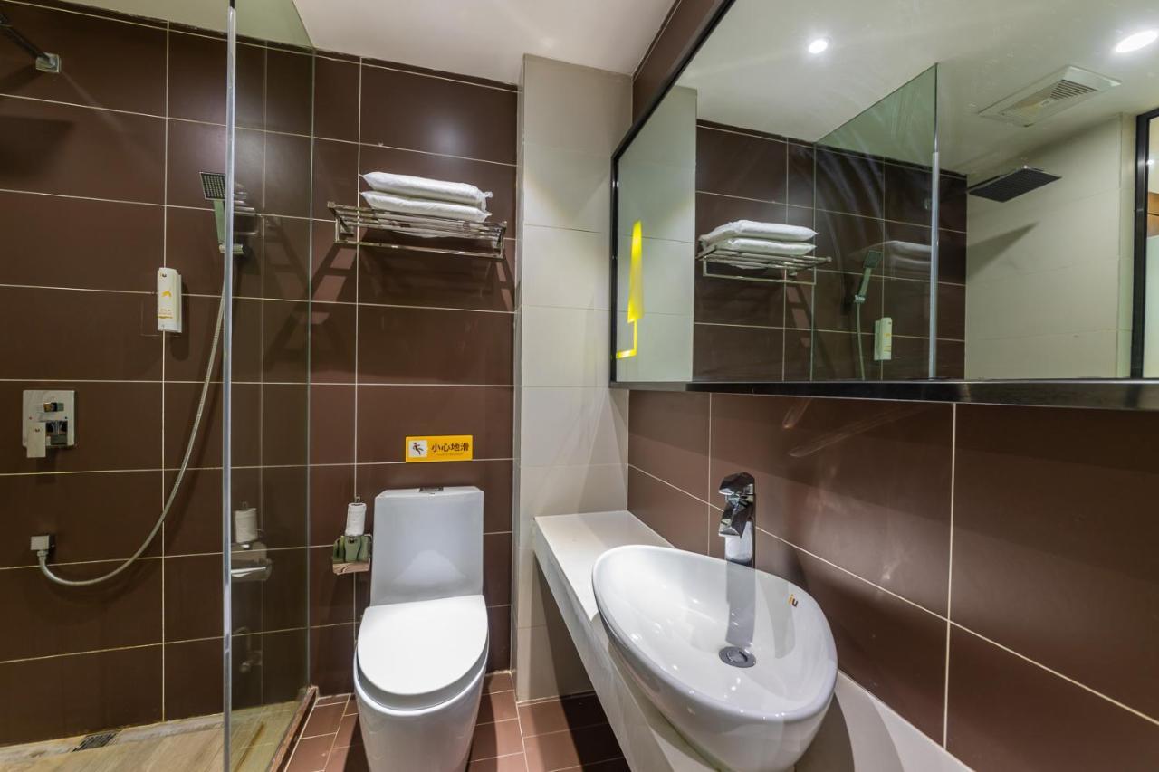 Iu Hotel Chongqing Jiefangbei Buitenkant foto